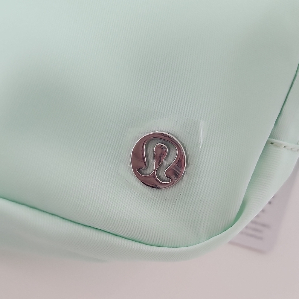 Lululemon Everywhere Belt Bag - Picture 3 of 4